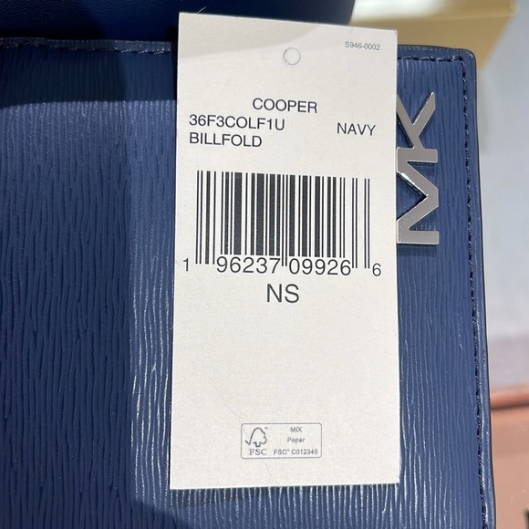 Michael Kors Cooper Billfold Wallet
Navy 
NWT - Picture 6 of 16
